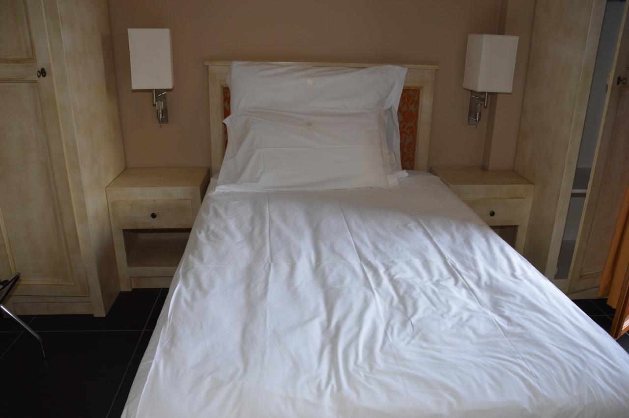 Roccamonfina Palace Hotel Room photo